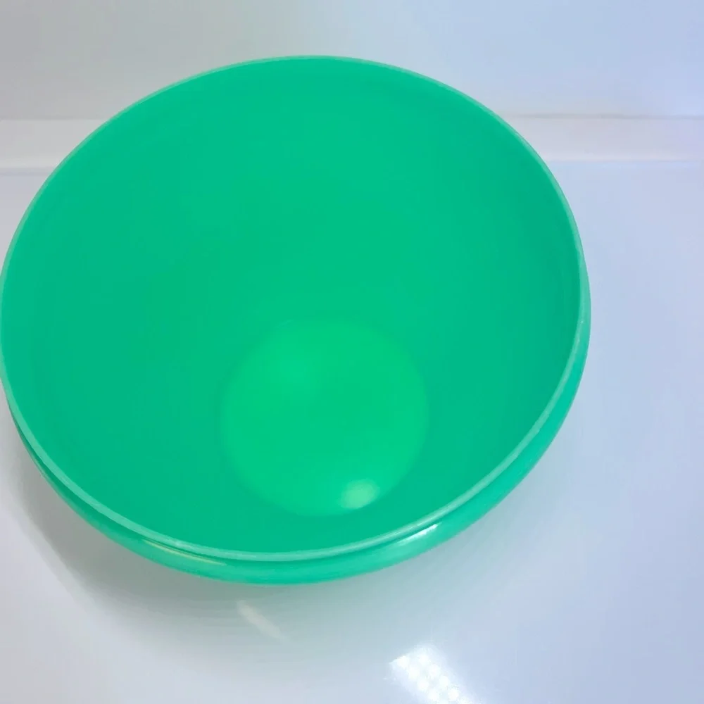 Vintage 1980’s Classic Green Lettuce Crisp-It Tupperware Bowl.  Made in USA.